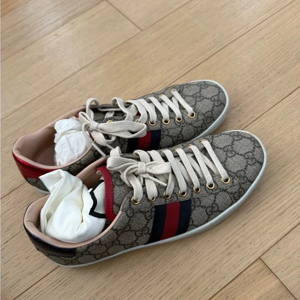 Gucci Beige Sneakers with Red and Blue Accents - Picture 6 of 6